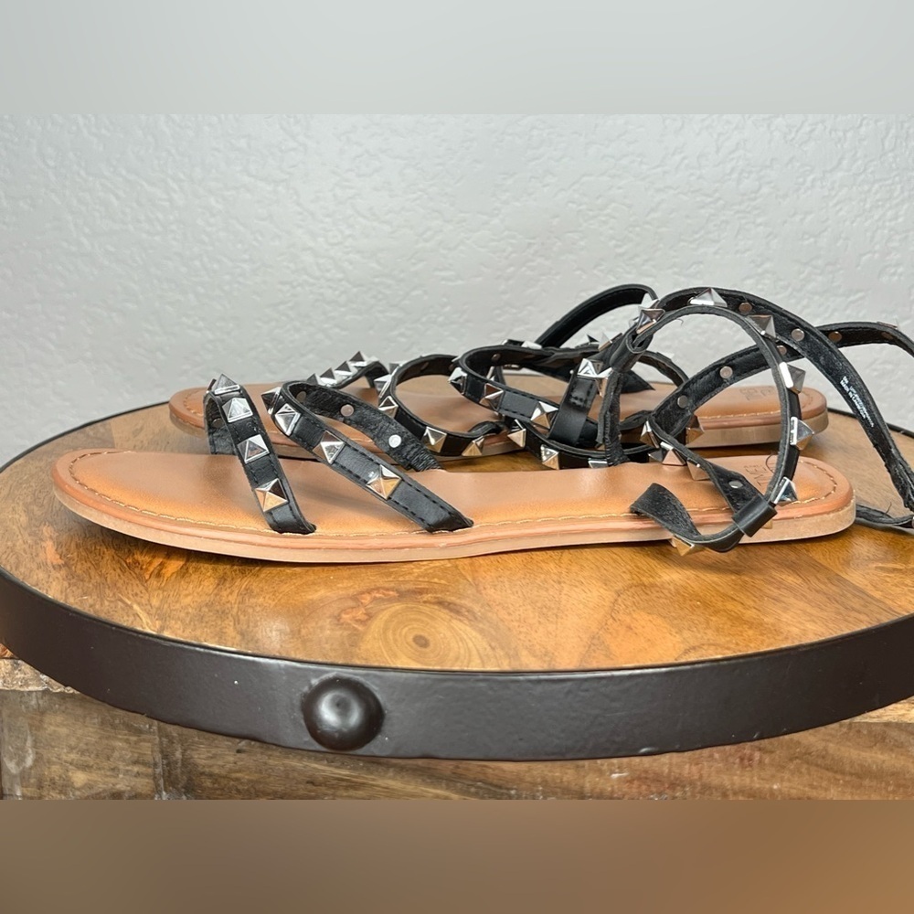 004. Time and Tru Studded Women's Gladiator Sandals - sz 8